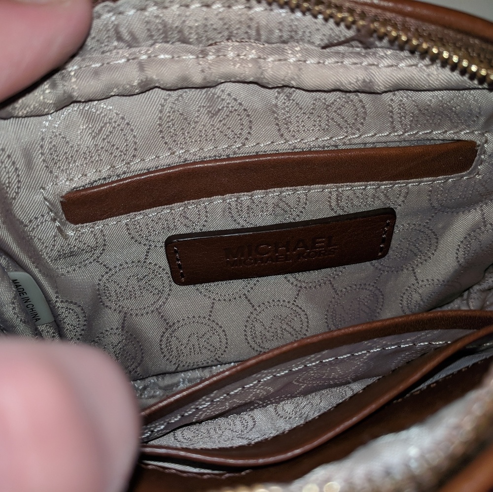 Small Michael Kors purse - Picture 4 of 8
